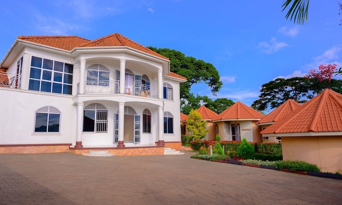 Entebbe Hotel | CROYLANDZ COTTAGES