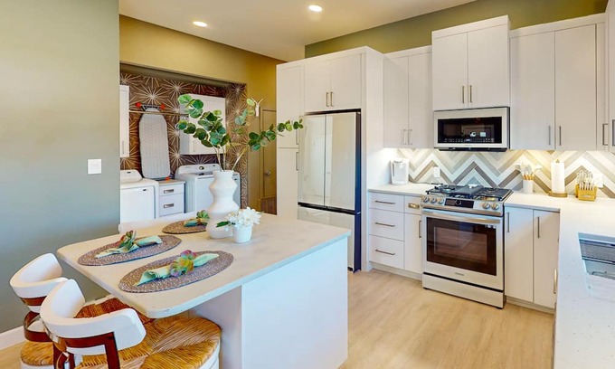 Del Mar Condominio | 2nd-floor apartment, streaming, courtyard, beautiful views, AC