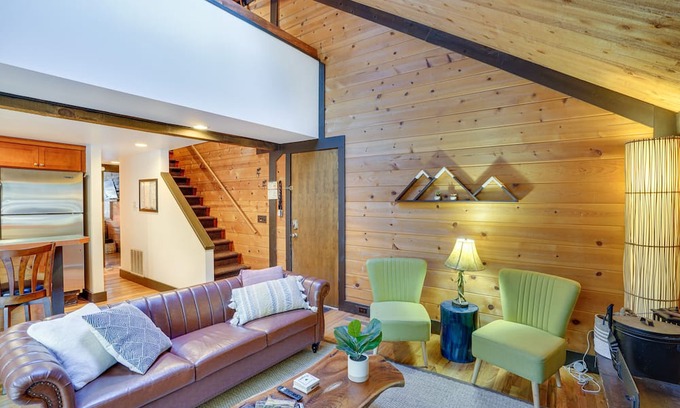 Overlook Park Cabina | Inviting Sunriver Cabin w/ Resort Amenities!
