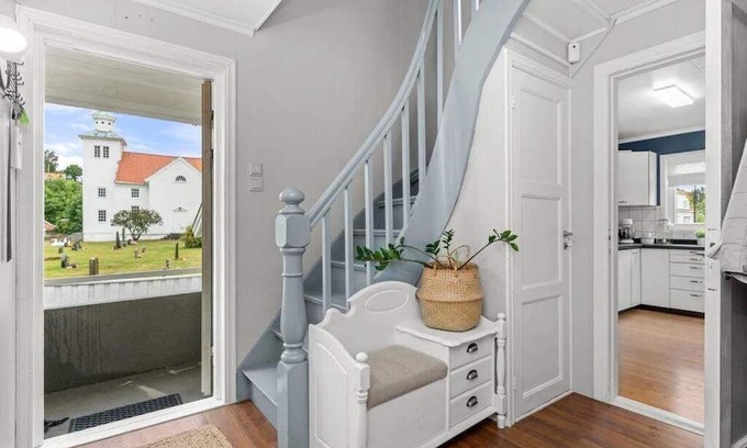 Spangereid Casa | Family-friendly home near canal