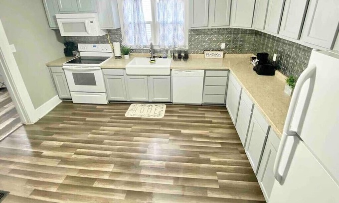 Shelbyville Casa | Huge, 4 Bedrooms 10 min to Casino, 25 min to Indy!