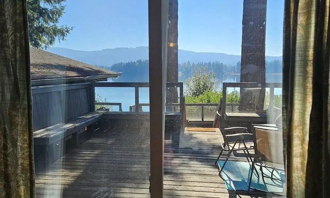 Yelm Casa | Lake Lawrence Cozy Cabin Getaway!