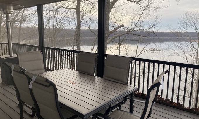 Scottsville Casa | Sunset Shores has an amazing lake view, the best is the sun set on the water.