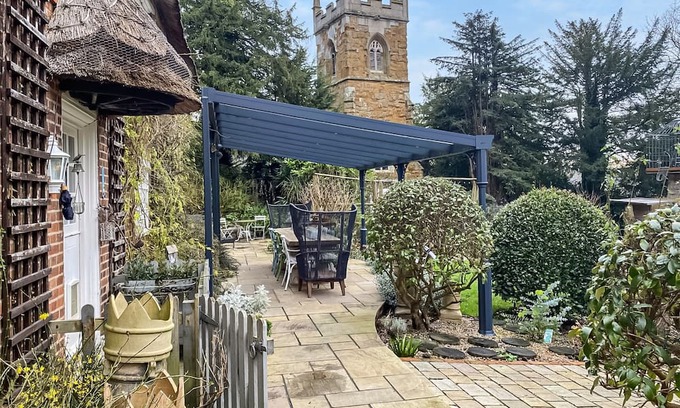 Leicester Cabaña | A stunning 16th Century Cottage surrounded by a beautiful landscaped garden in the fabulous rural Le