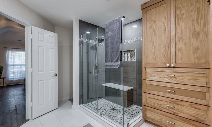 Allen Casa | Charming freshly renovated house in the heart of Allen.