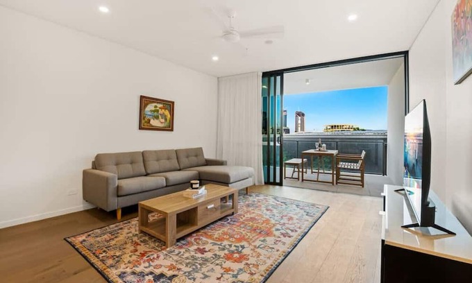 West End Apartamento | Excellent location Luxury 2BR apt w/carpark