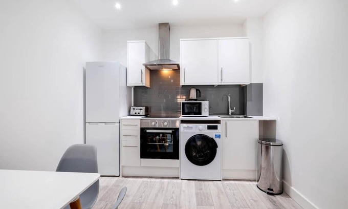 Corby Apartamento | Corby City Centre Apt. 02 - Short-Term Rentals in Northamptonshire