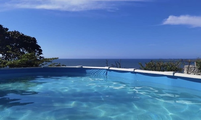 Santa Cruz Chalet De Esquí | Chalet Espacioso a Orilla de la Playa ,ideal Para Relajarte con Familia y Amigos