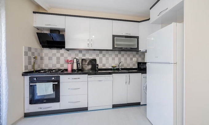 Osmangazi Apartamento | Spacious Flat w Balcony Near Metro in Osmangazi