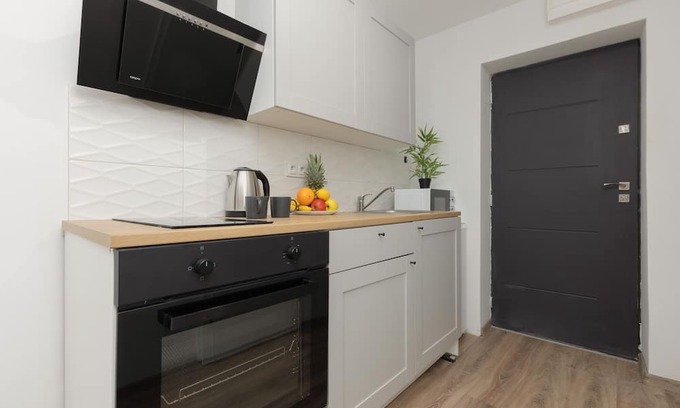 Lodz Apartamento | Beige Studio in City Center by Renters