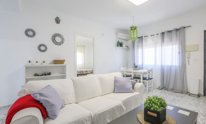 Elcano-Los Bermejales Casa | BERMEJALES EL CANO - ADULTS ONLY - Lovely apartment in Seville with free wifi