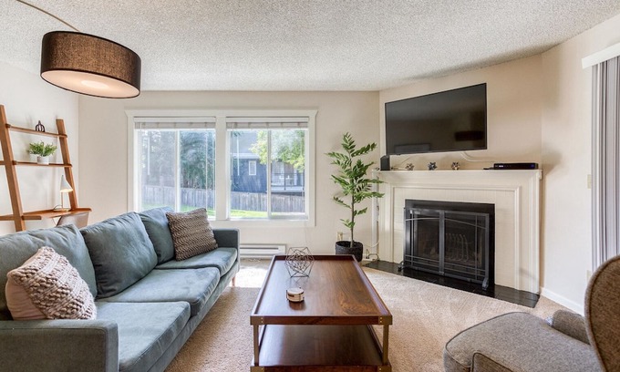 Moss Bay Apartamento | Outstanding Kirkland 2BR w/ Deck & Yard, nr Waterfront, by Blueground