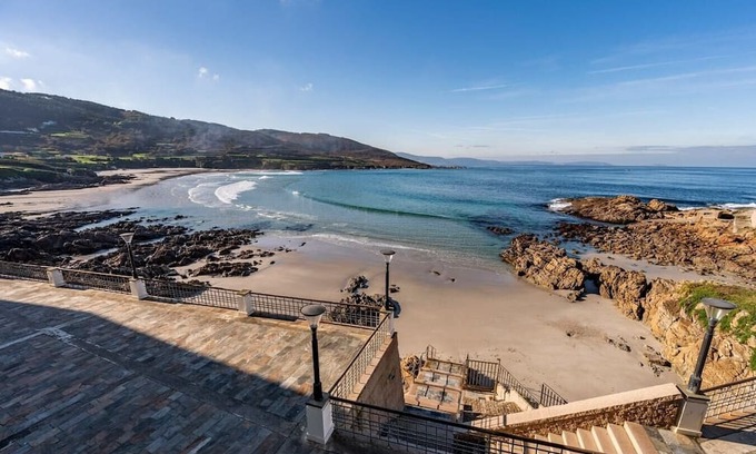 Laracha Apartamento | Fee4Me Front line beach flat in Caión