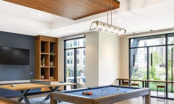 King of Prussia Apartamento | Stunning Modern Large Guest Suite