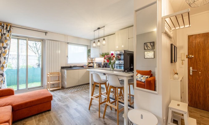 Bois-Colombes Apartamento | Vrbo Property