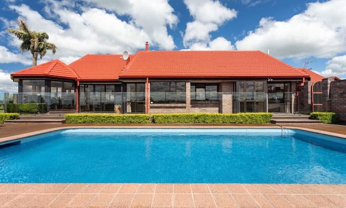 Pyes Pa Casa | Legendary Family Holidays for 12