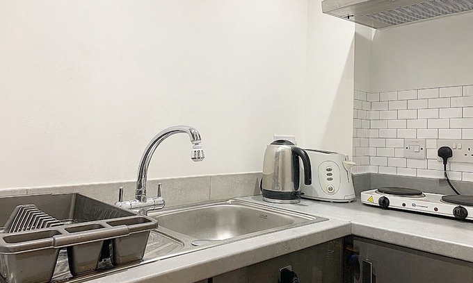 Ealing Common Apartamento | Entire Flat W London, Near Heathrow & City Centre