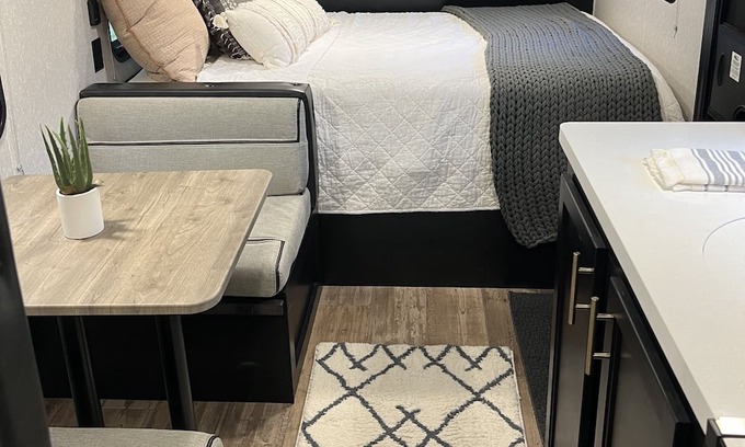 Alachua Casa | Comfy Cozy Camper