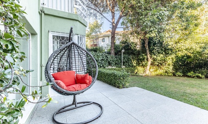 Arnavutkoy Apartamento | Flat with Garden 10 min to Bebek Shore