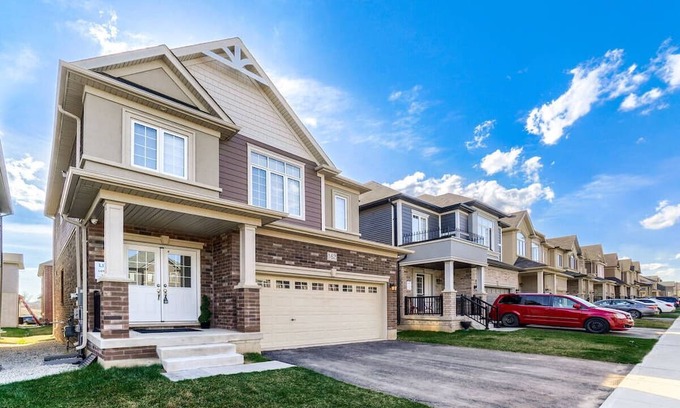 Brantford Casa | Spacious Comfort: 4 Bedroom Home For Modern Living