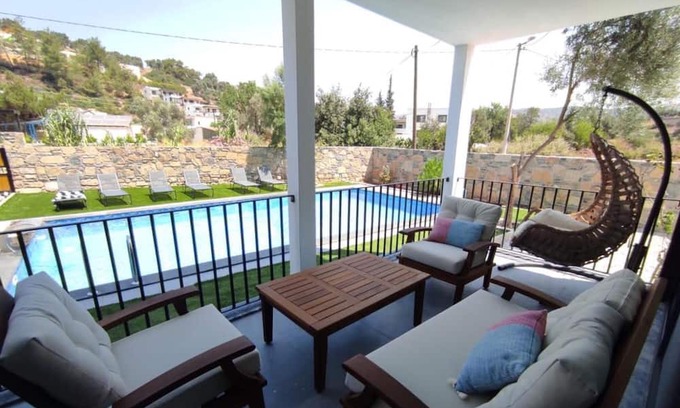 Yaliciftlik Apartamento | Chic Flat w Pool, Patio, Garden in Bodrum