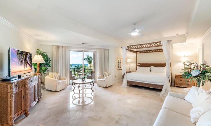 Seven Mile Beach Condominio | Residence 402 3 Bedroom Condo