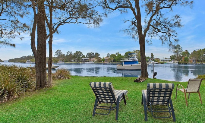 Dora Creek Casa | Dawn To Dusk River Retreat