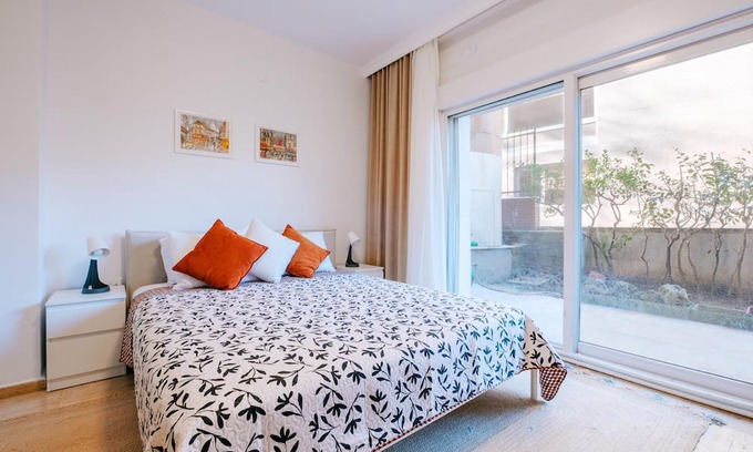Esentepe Apartamento | Cozy Central Flat w Garden 5 min to Metro in Sisli