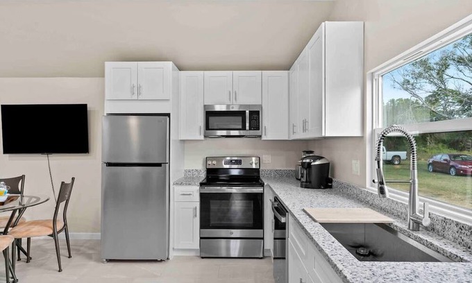 Englewood Casa | Paradise Retreat for 20!