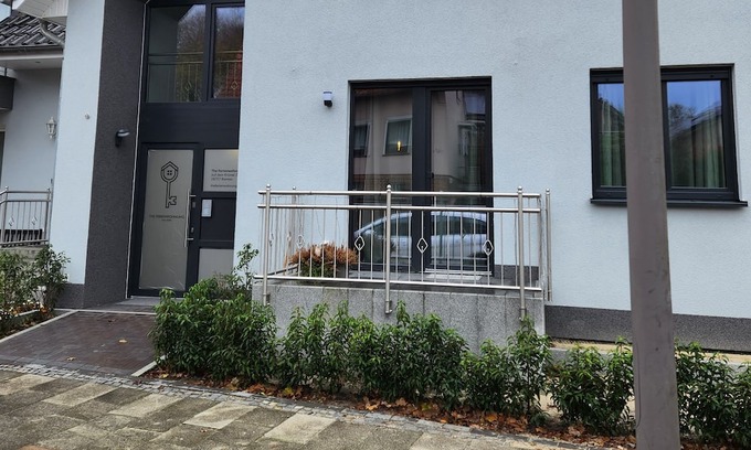 Schonebeck Apartamento | Theferienwohnung Moderne 2 Zimmer Ferienwohnung in Einem Neubau