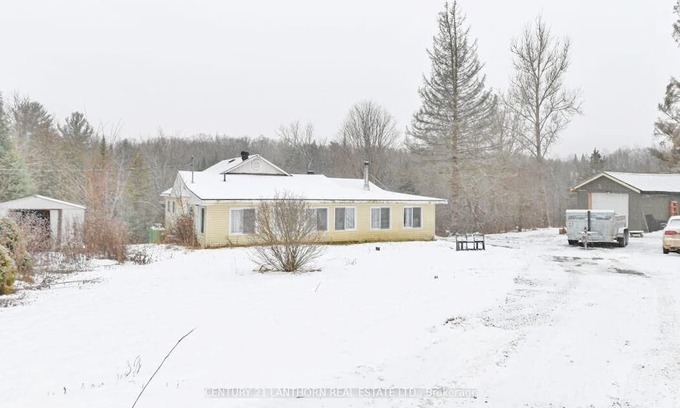 Cordova Mines Casa | Home in quiet rural setting, near lakes.