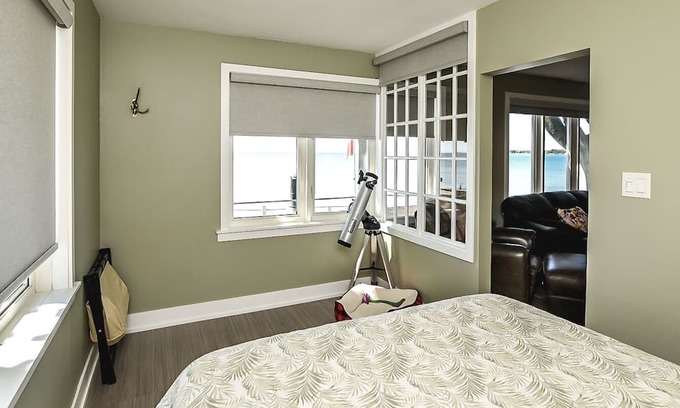 Hamilton Cabaña | Cozy beach escape from the city! Enjoy a sandy beach retreat on Lake Erie!