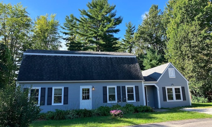 Shelburne Casa | Rare Find! Fully furnished charming 3 BR home. Fenced in yard. Min 1 month stay