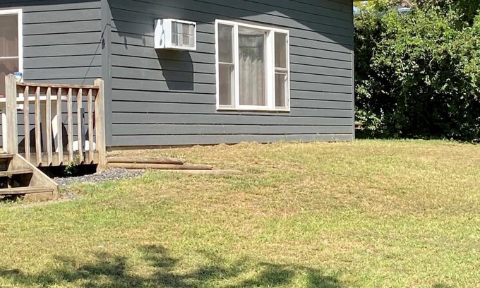 Bon Homme County Cabina | Cozy Cabin along Apple tree road with access to boat ramp for boating & fishing