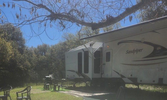 Coarsegold Casa | Comfort on Wheels 5th Wheel with Hot Tub Goats, Ducks, Chickens, Kune Pigs