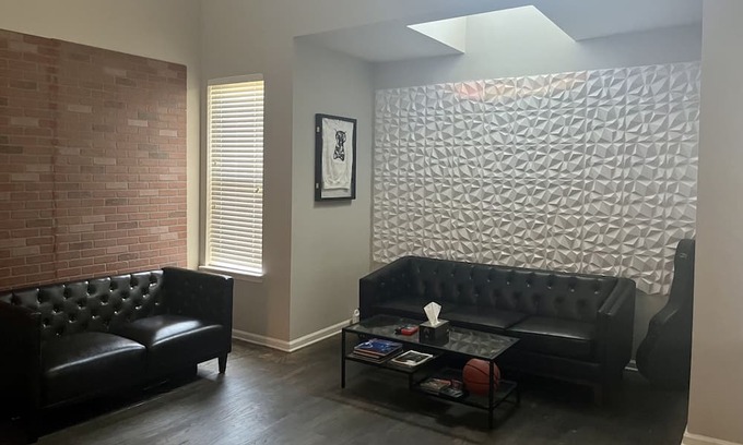 Lindbergh Casa | Modern 2BR Loft in Trendy Buckhead - Urban Retreat, 2 Baths