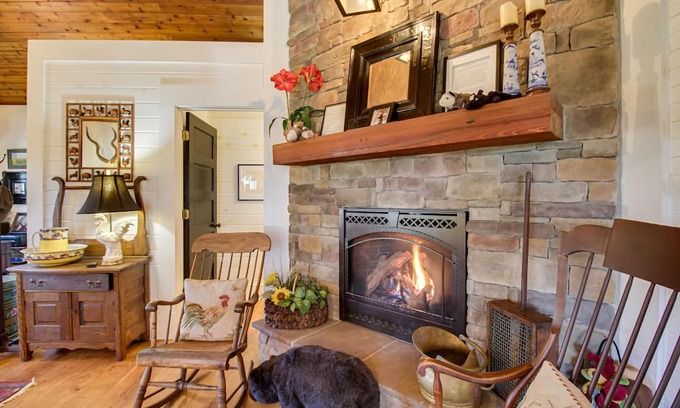 Roseland Casa | Remote ‘Possum Farmhouse’ Retreat on 10+ Acres!