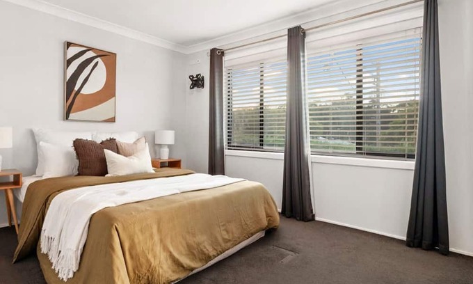 Elermore Vale Casa | Aries Abode - 3 Bedroom Newcastle Boutique Accomodation