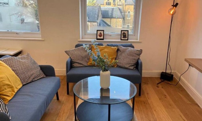 Epsom Apartamento | Amazing 1bed Epsom High Street - 2 East St