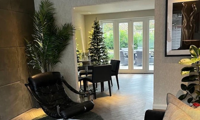 Bagshot Casa | Penny Hill