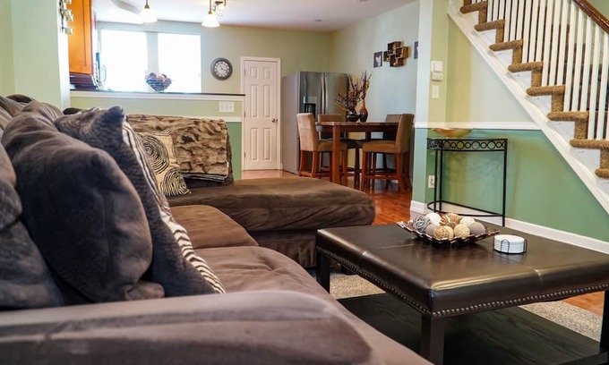 Olney-Oak Lane Casa | Relaxing retreat that is centrally-located in the Philadelphia area.