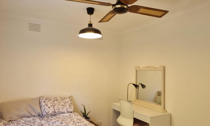 Greensborough Casa | Cosy place in Greensborough