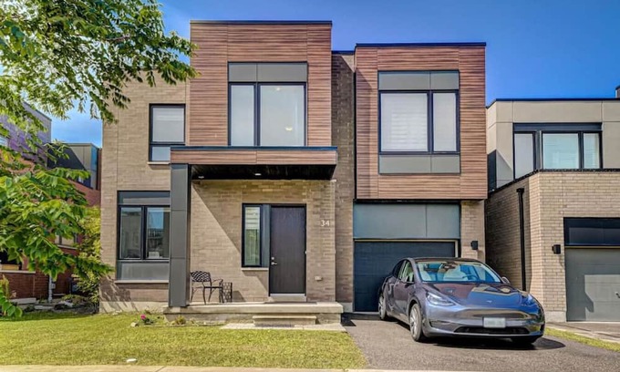 Downsview Casa | Downsview Park Private Bedroom C