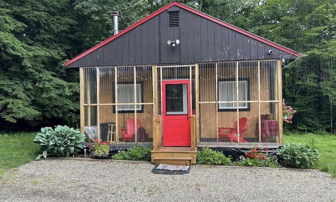 Westfield Cabina | Cozy cottage in northern Vermont near Jay Peak.