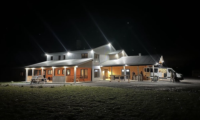 Sainte-Seraphine Cabina | Le Lodge Vous Offre une Expérience Paisible et Immersive en Zone Agricole