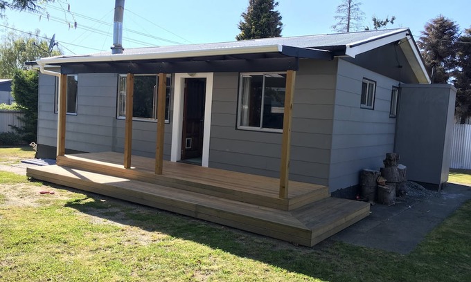 Twizel Casa | Cozy dog-friendly batch, perfect for an authentic kiwi holiday.