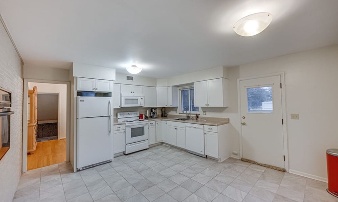 Burns Park Cabaña | Quiet Ann Arbor Home - 2 Mi to Michigan Stadium!