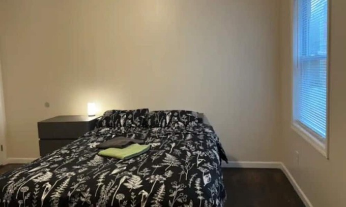 McGinley Square Casa | V7 Please contact host before booking. This is private room, not entire place.