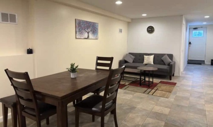McGinley Square Casa | V9 Please contact host before booking. This is private room, not entire place.