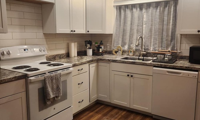 Midland Casa | Cozy Small Town Connect with Nature